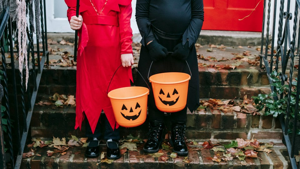 Halloween Safety Tips for Parents of Little Trick-or-Treaters 🎃